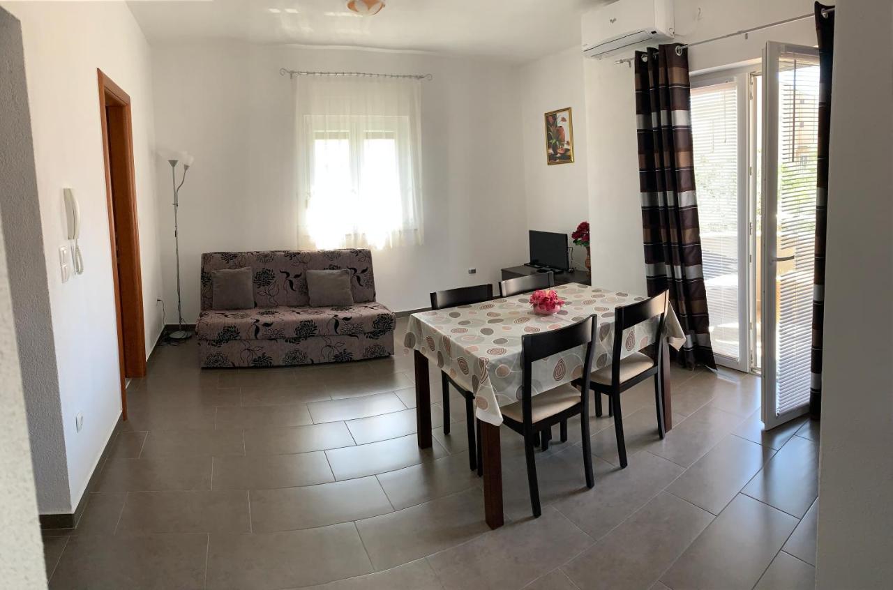 Green Hill Family Apartments Vodice Esterno foto